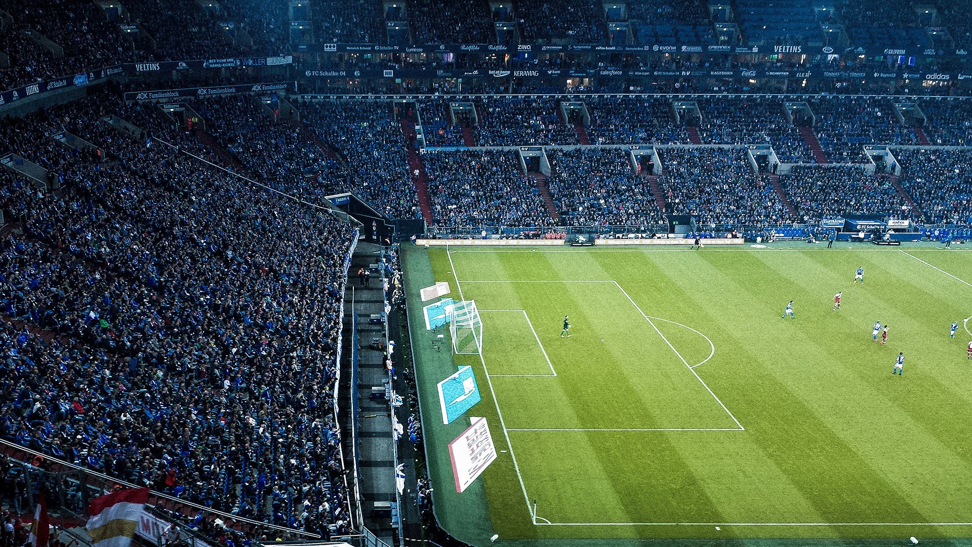 电竞产业融资活跃,推动赛事规模持续扩大,电竞产业规模及金额