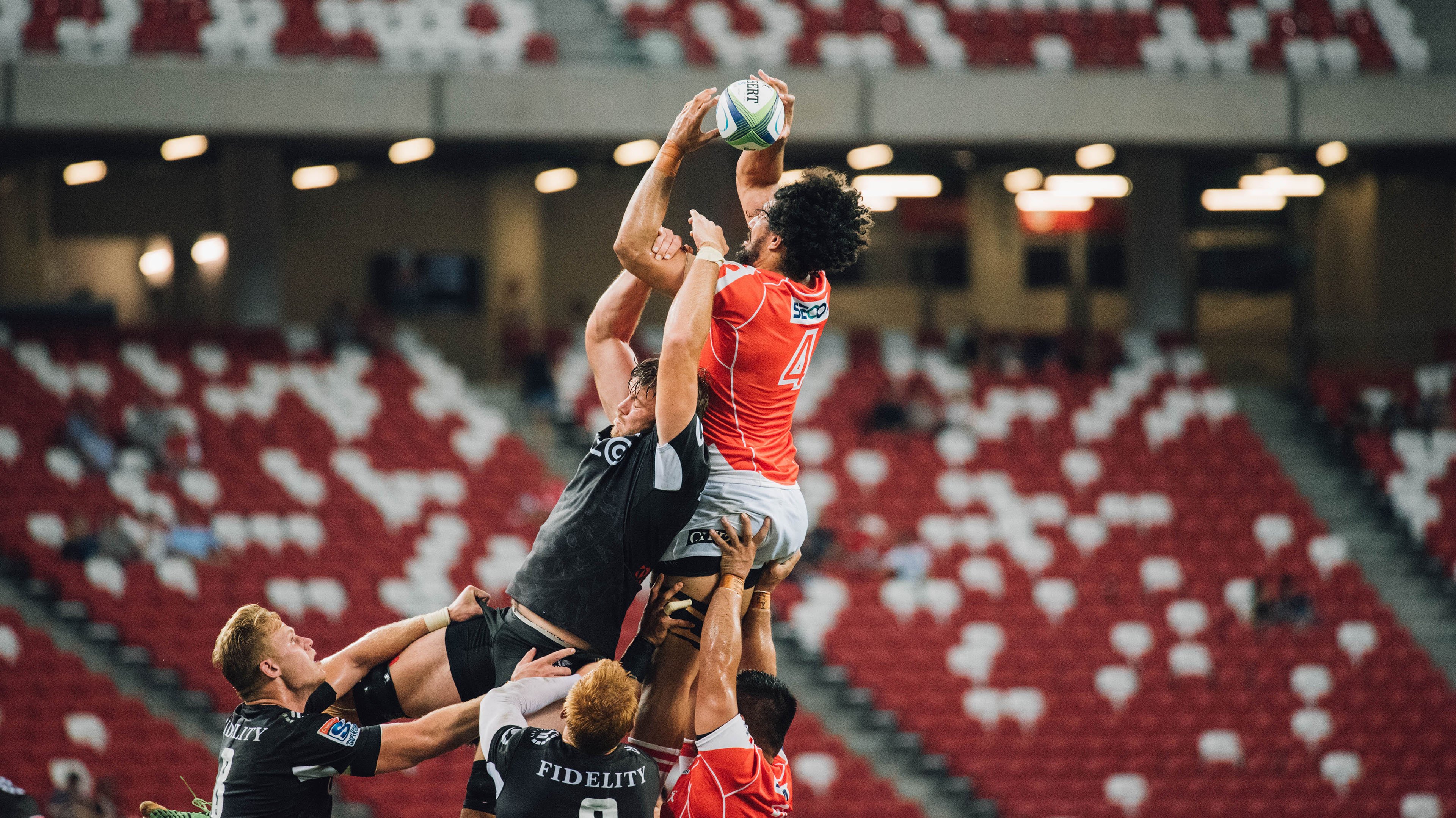 禁区之战：内线球员的拼抢精彩回顾，禁区足球